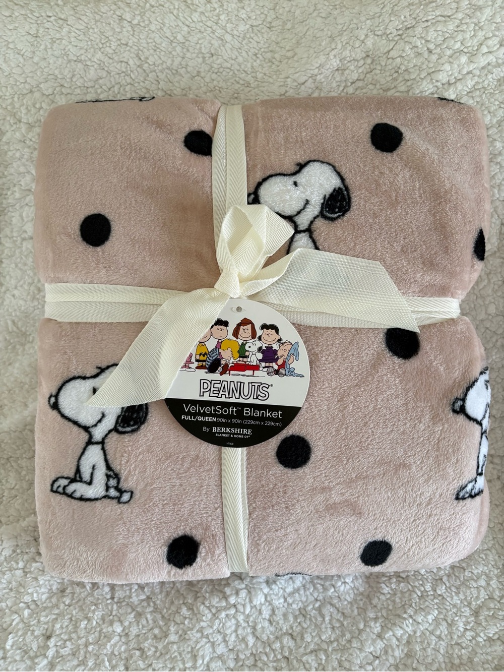 Peanuts VelvetSoft Snoopy Blanket